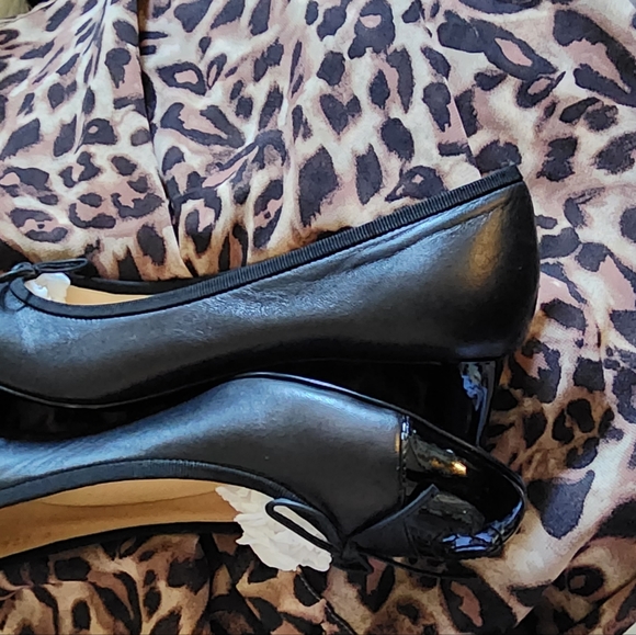 CHANEL LAMBSKIN PATENT CAPTOE PUMPS HEELS CLASSIC 6.5 37 - Picture 7 of 16